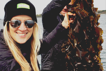 Beth Zotter holding some kelp